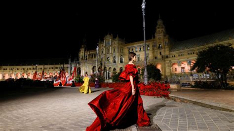 desfile dior sevilla entradas|El desfile de Dior en la plaza de España de Sevilla en imágenes.